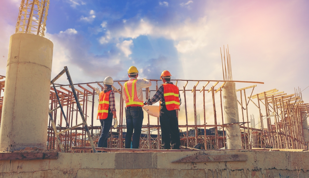 construcție casa autorizație muncitori si inginer pe șantier