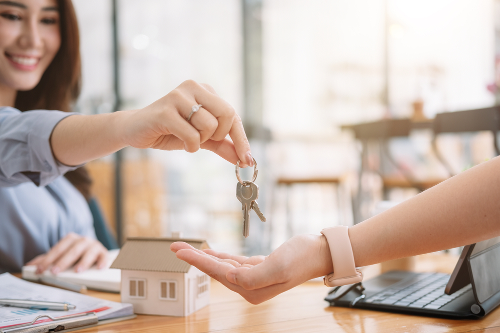 credit imobiliar achiziție casa broker da cheia unei femei