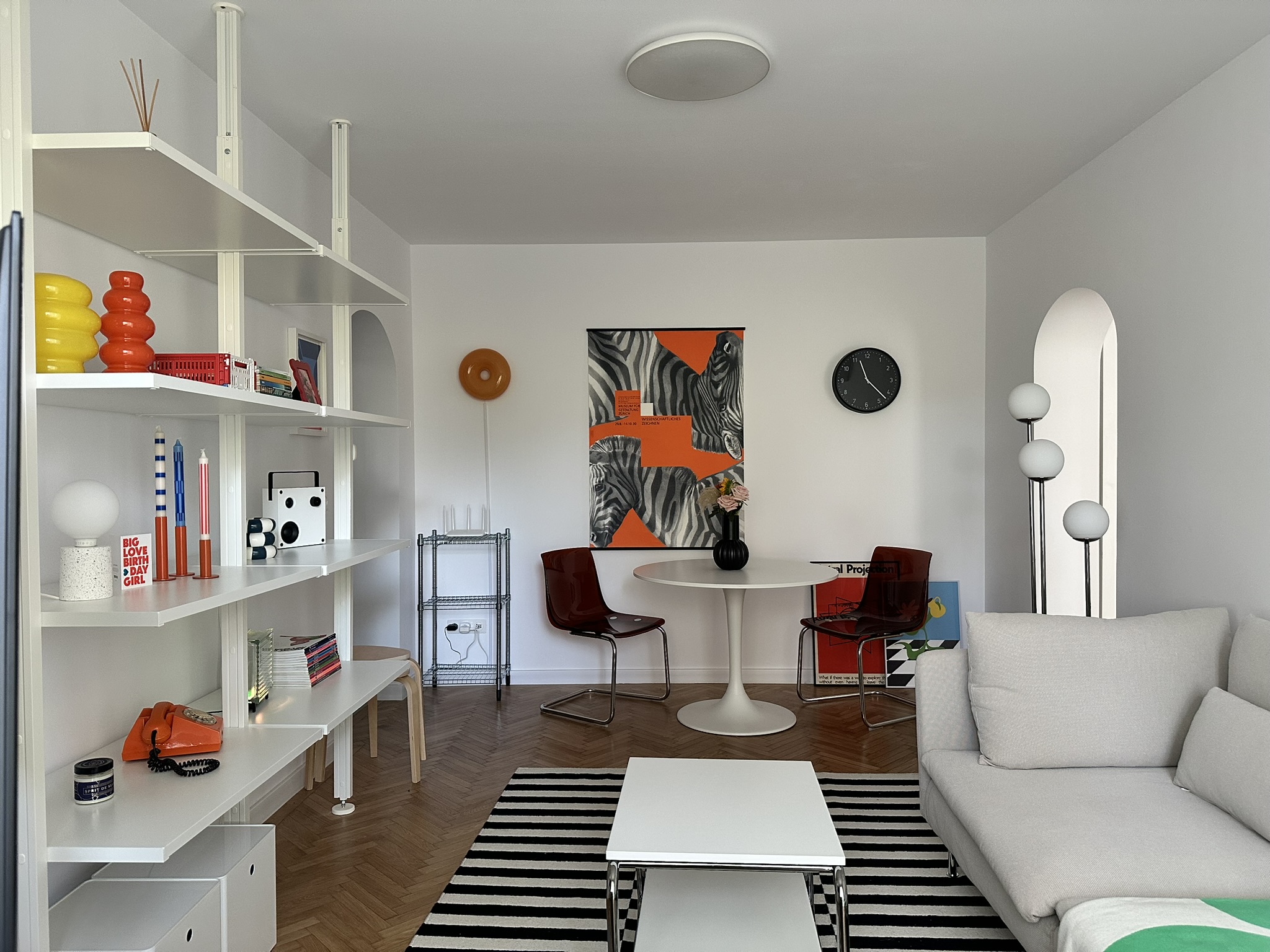 amenajare living colorat apartament comunist