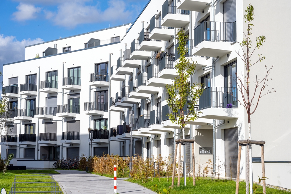 complex rezidențial nou modern cu balcoane extindere balcon parter