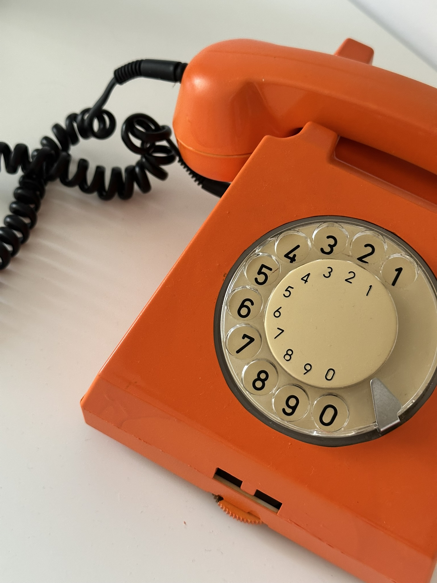 decoratiune telefon vechi cu fir