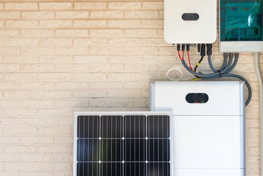 panouri fotovoltaice hibrid pentru stocare curent in baterii