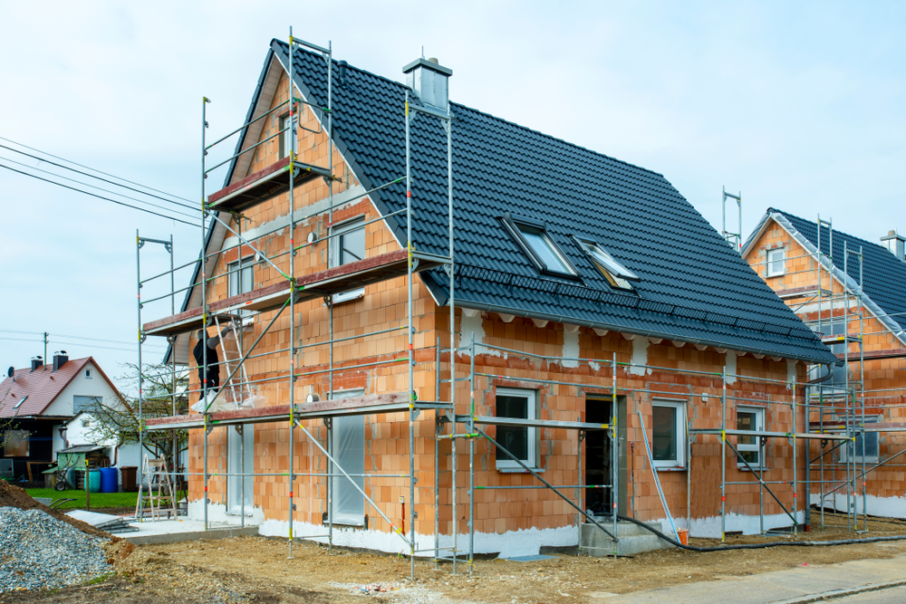 casa in construcție din cărămidă cu autorizație de construire valabila