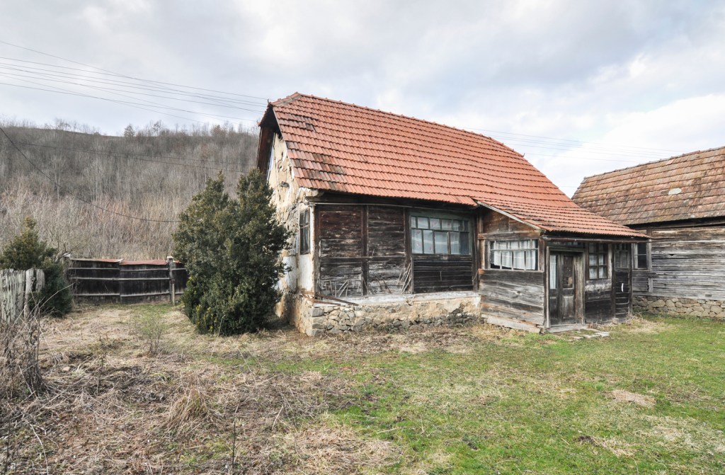 Loredana Gaiță și Miodrag Stoianov au preluat proiectul reabilitării unei case nelocuite de 15 ani în 2017