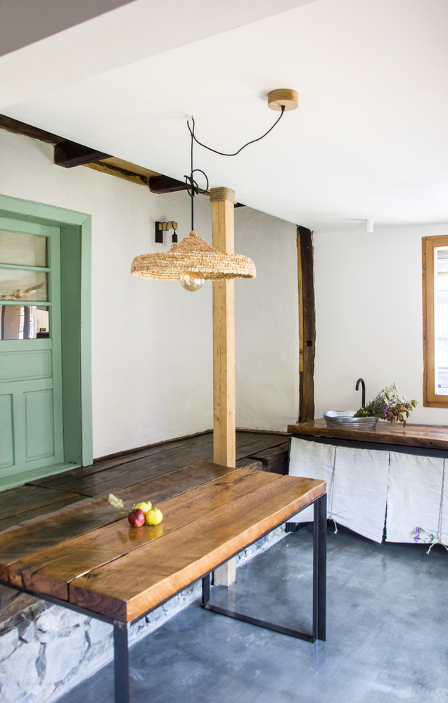  Niciun element nu este ales doar cu scopul de a decora. Architecții au urmărit funcționalitatea și frumusețea intrinsecă a materialelor naturale ale fiecărui element constructiv