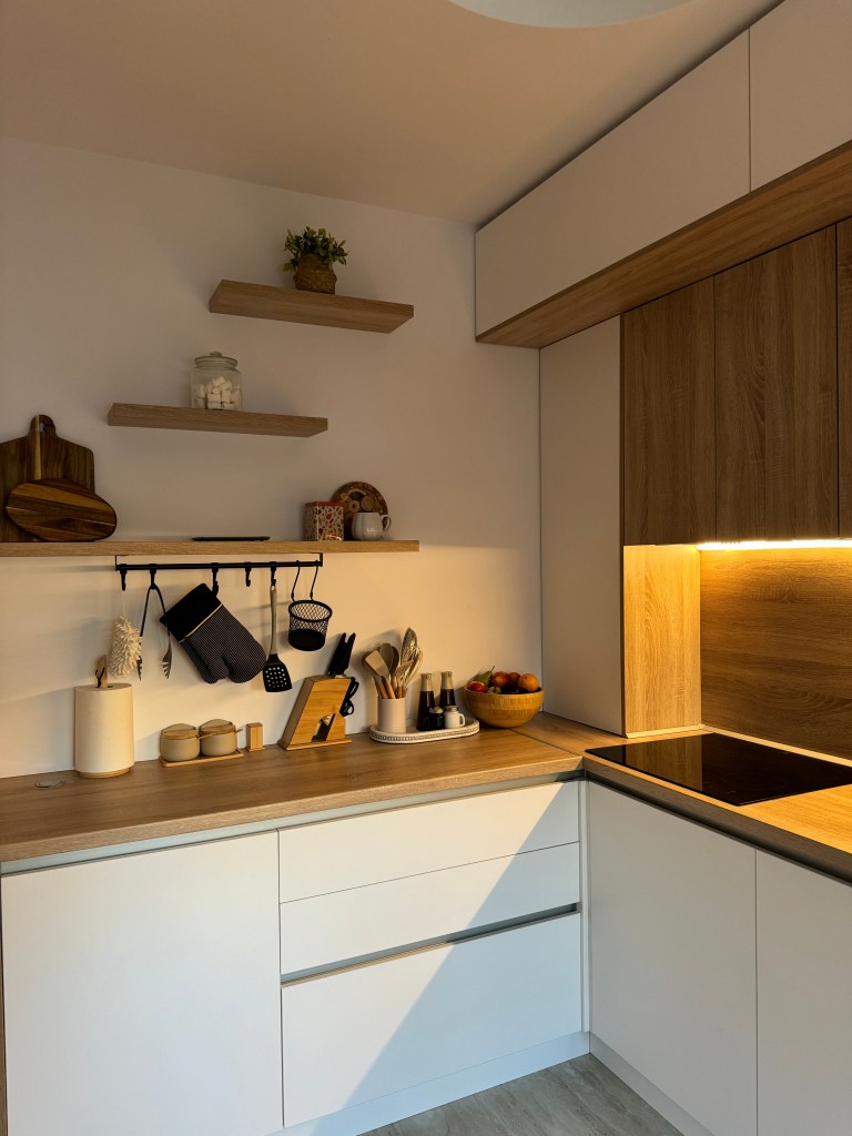  Bucătăria este o combinație echilibrată între stilul modern și cel scandinav 