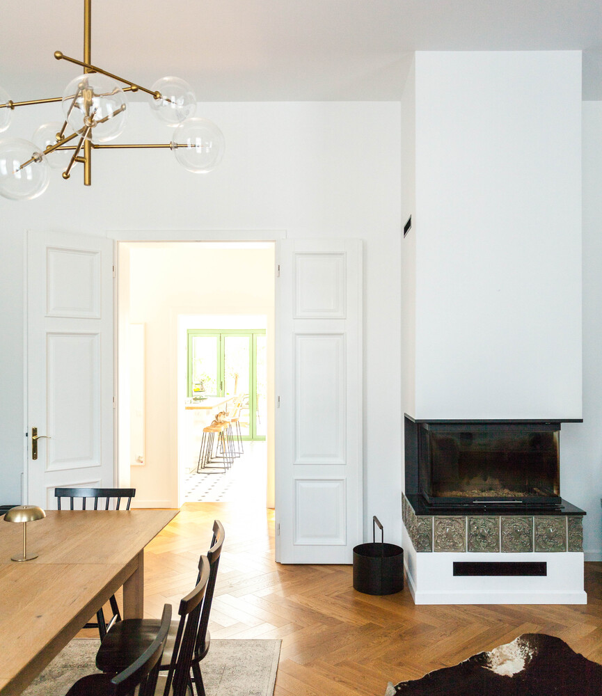  Rezultatul proiectului este un dialog armonios între vechi și nou, pus în valoare prin cărămidă, tencuială, țiglă ceramică și tablă fălțuită