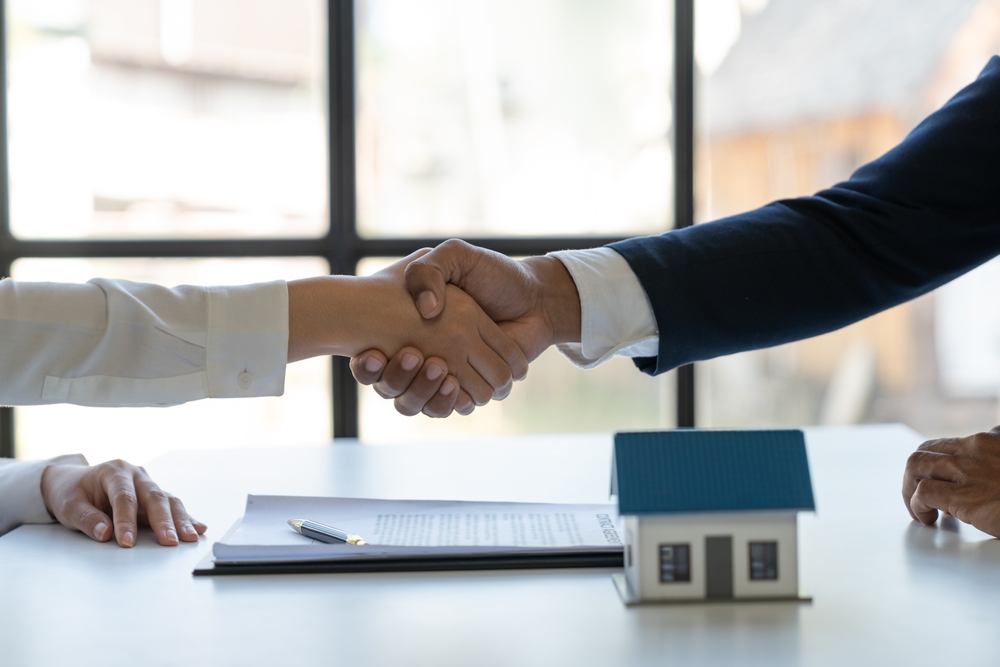 stabilirea succesiunii și acceptarea moștenirii parafate de notar si moștenitor