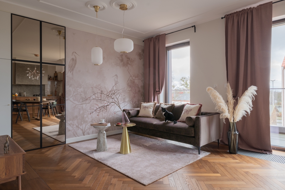 interior living culori neutre arata ce culoare de draperii sa aleg draperii maro pereti deschisi la culoare parchet din lemn covor crem