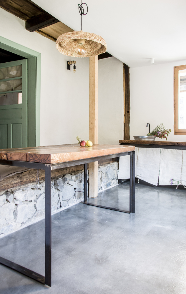  Niciun element nu este ales doar cu scopul de a decora. Architecții au urmărit funcționalitatea și frumusețea intrinsecă a materialelor naturale ale fiecărui element constructiv