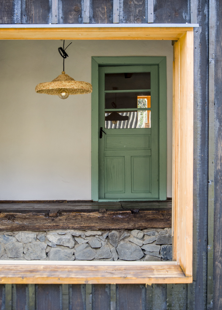  Niciun element nu este ales doar cu scopul de a decora. Architecții au urmărit funcționalitatea și frumusețea intrinsecă a materialelor naturale ale fiecărui element constructiv