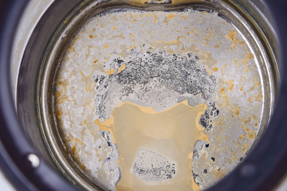 calcar pe fundul oalei cu ce soluții se scoate