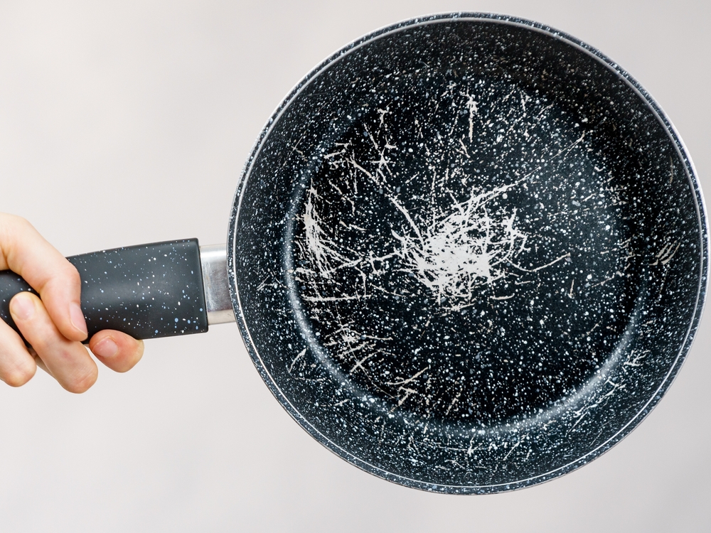 tigaie veche cu urme care merita înlocuită la început de an