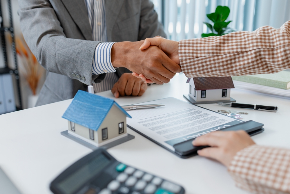 contract vânzare cumpărare casă semnat între proprietar și cumpărător