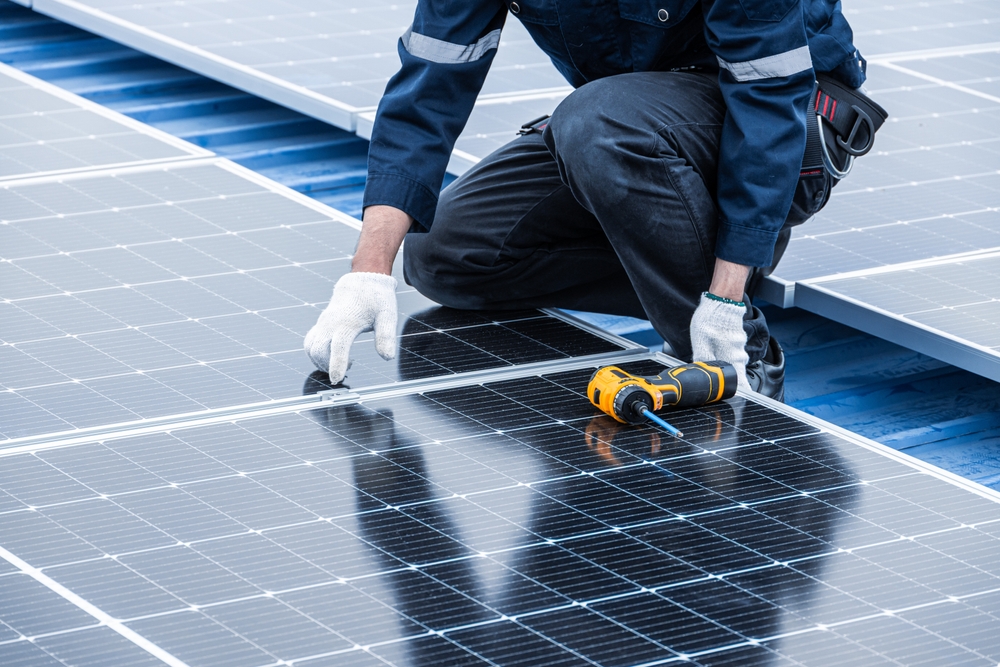 panouri fotovoltaice montate pe casa