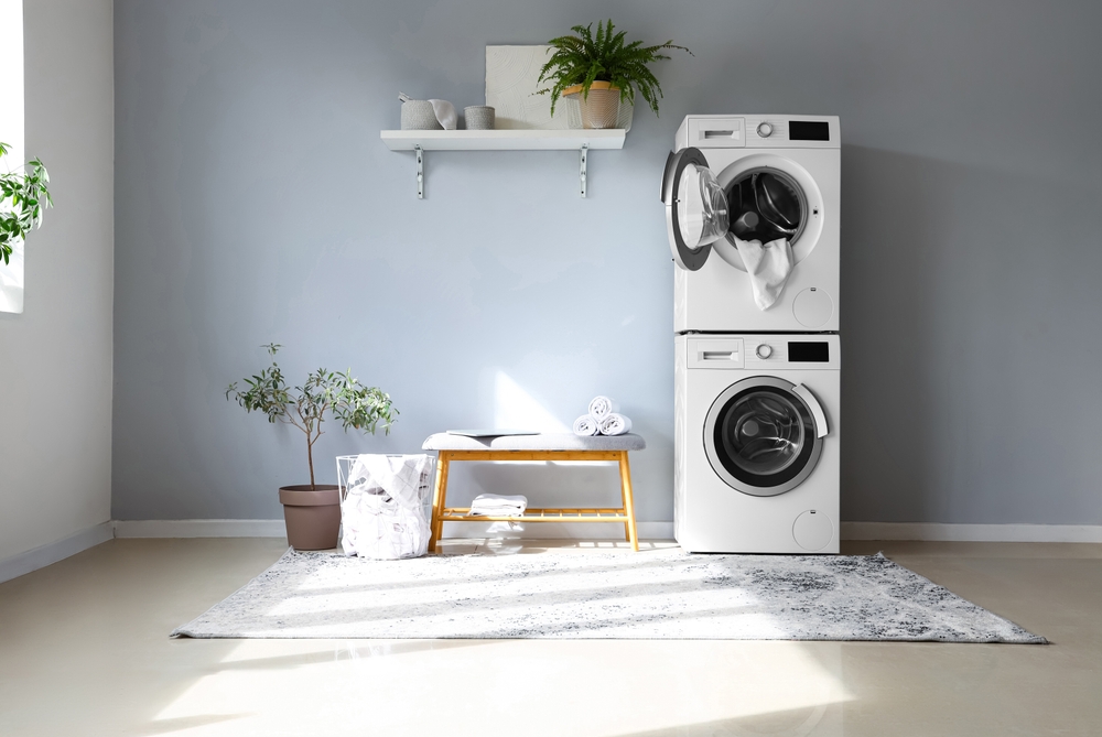 uscător de rufe modern peste mașina de spălat