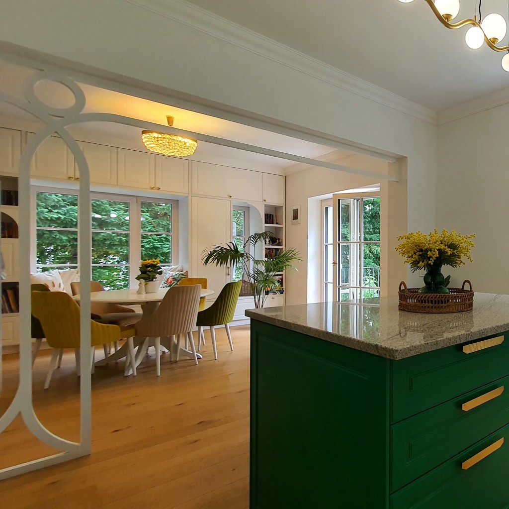 O familie de români stabilită în Viena și-a amenajat casa cu elementele Art Deco și piesele de mobilier recondiționate