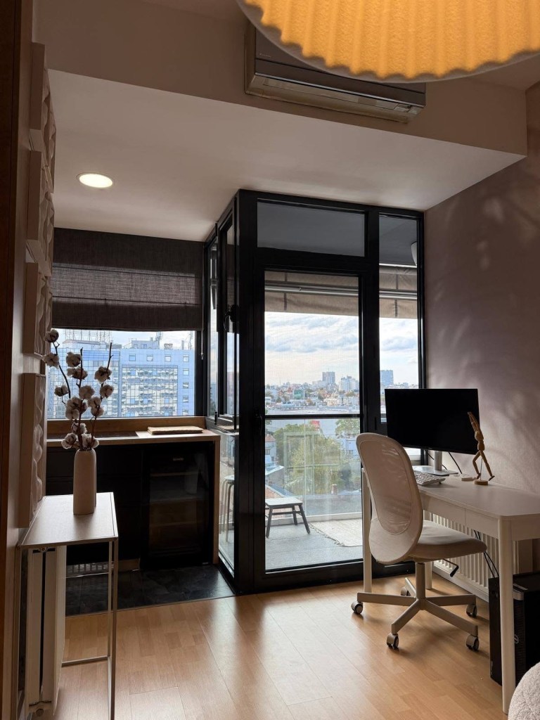 amenajare living cu geamuri mari alexandra maria marin