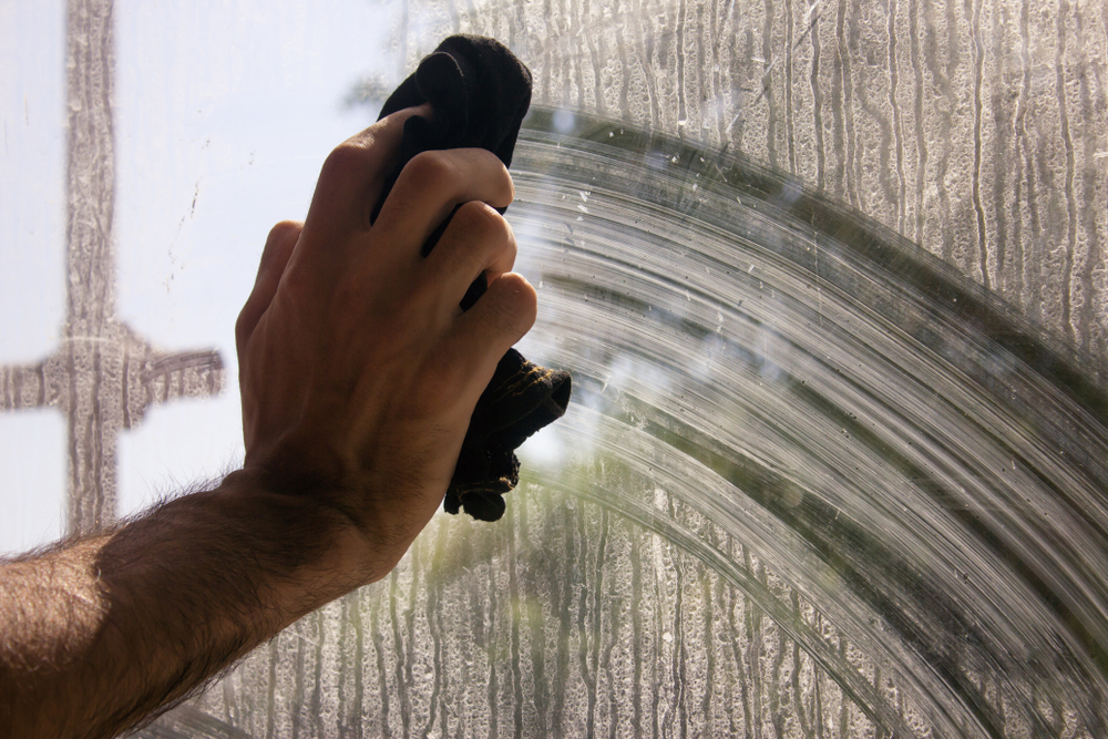 curățare geamuri de praf