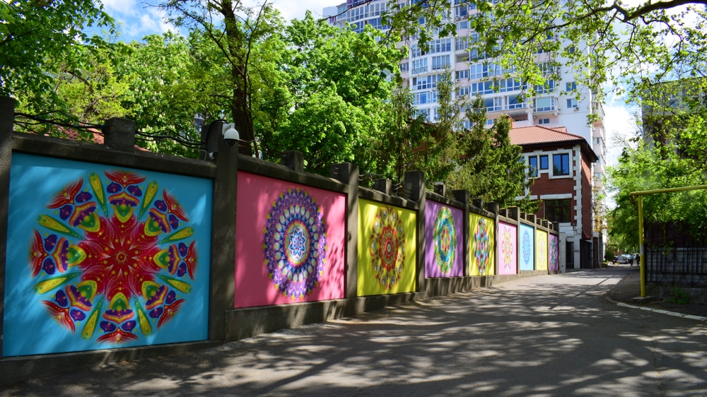 graffiti pe perete proprietate privata