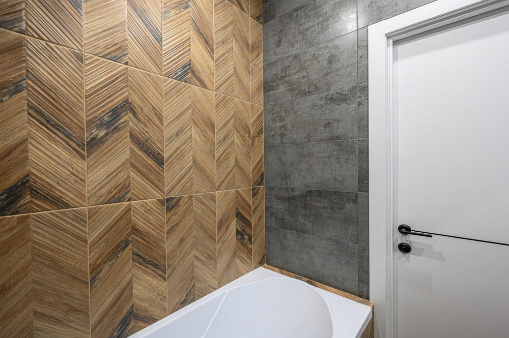 finisaje interioare pe care designerii nu le recomandă ceramica care imita lemnul