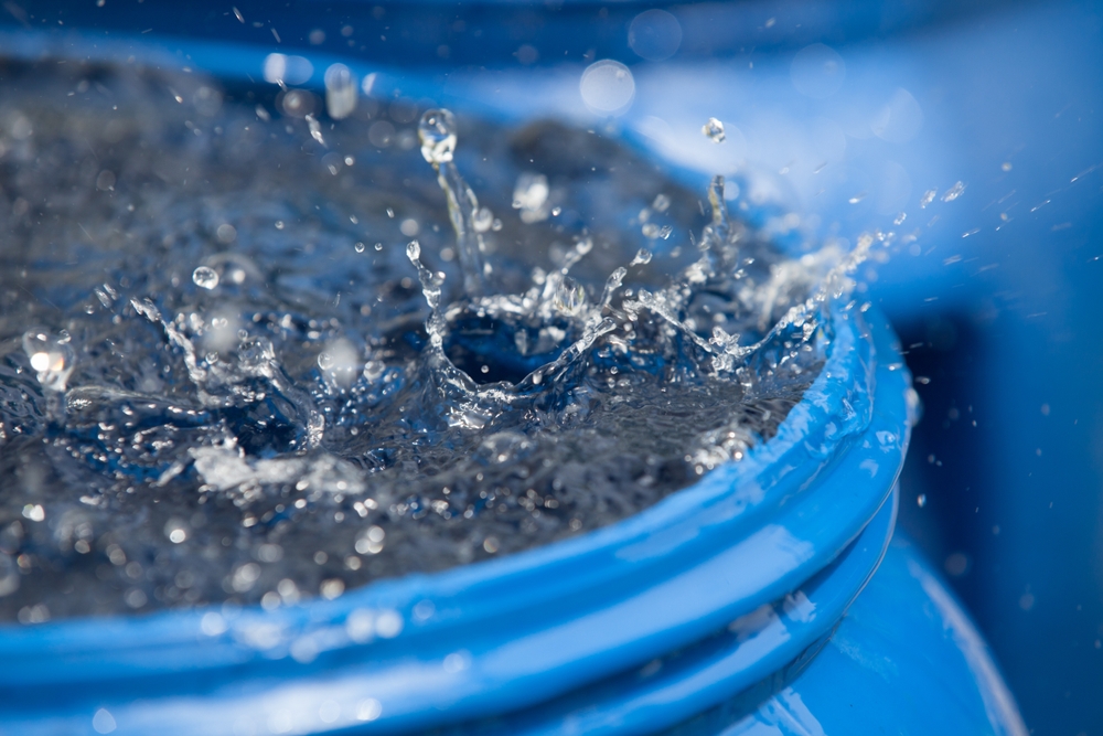 apa de ploaie picături in butoi