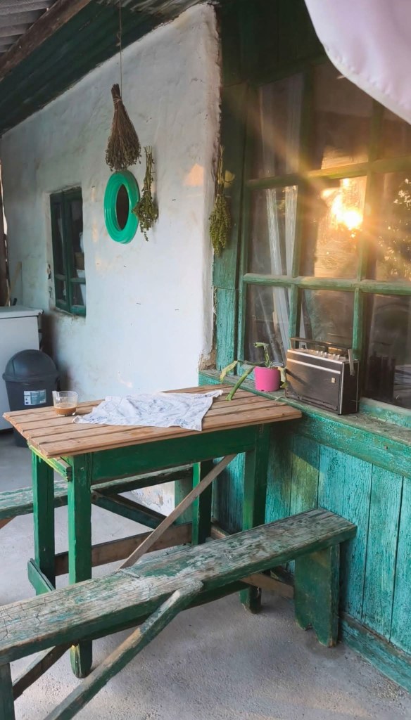 Proprietarii s-au acupat și se ocupă singuri de renovarea casei