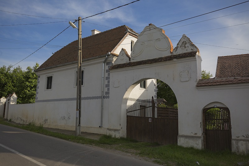 O casă și o curte istorică bine păstrate foto: castelintransilvania.ro