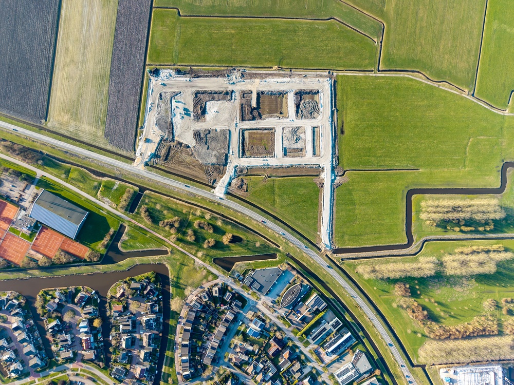 construcție pe teren extravilan vedere aeriană