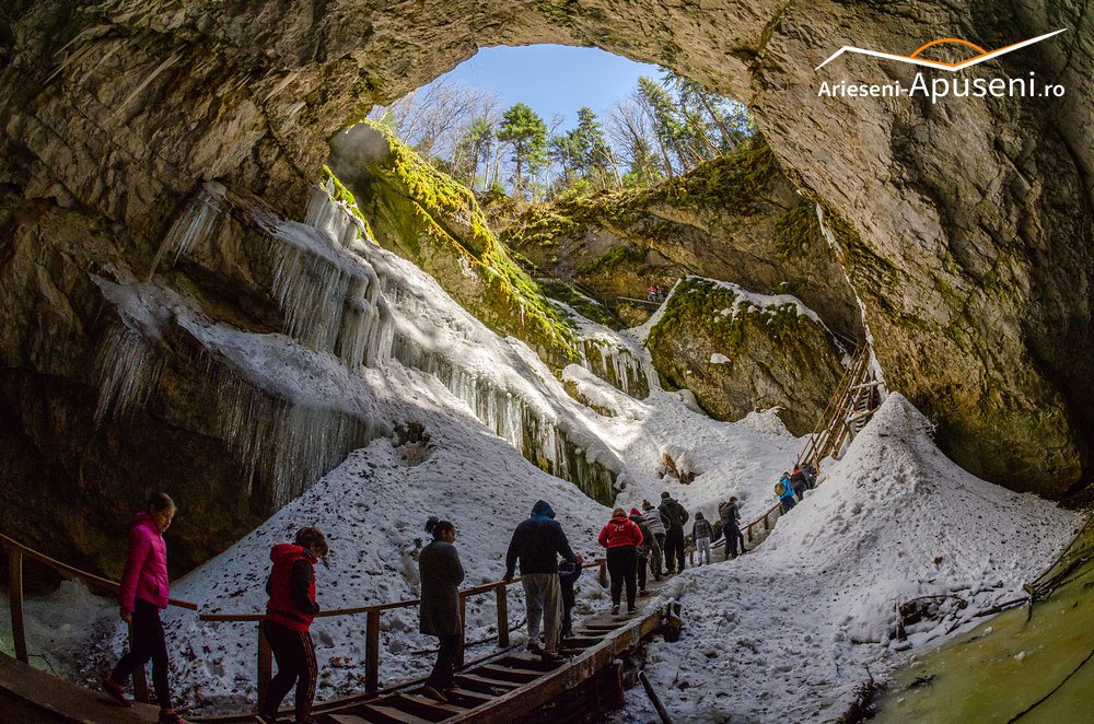 Peștera Scărișoara. Foto: arieseni-apuseni.ro