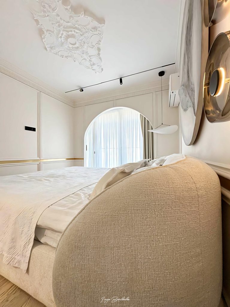 dormitor matrimonial apartament cu influențe pariziene 