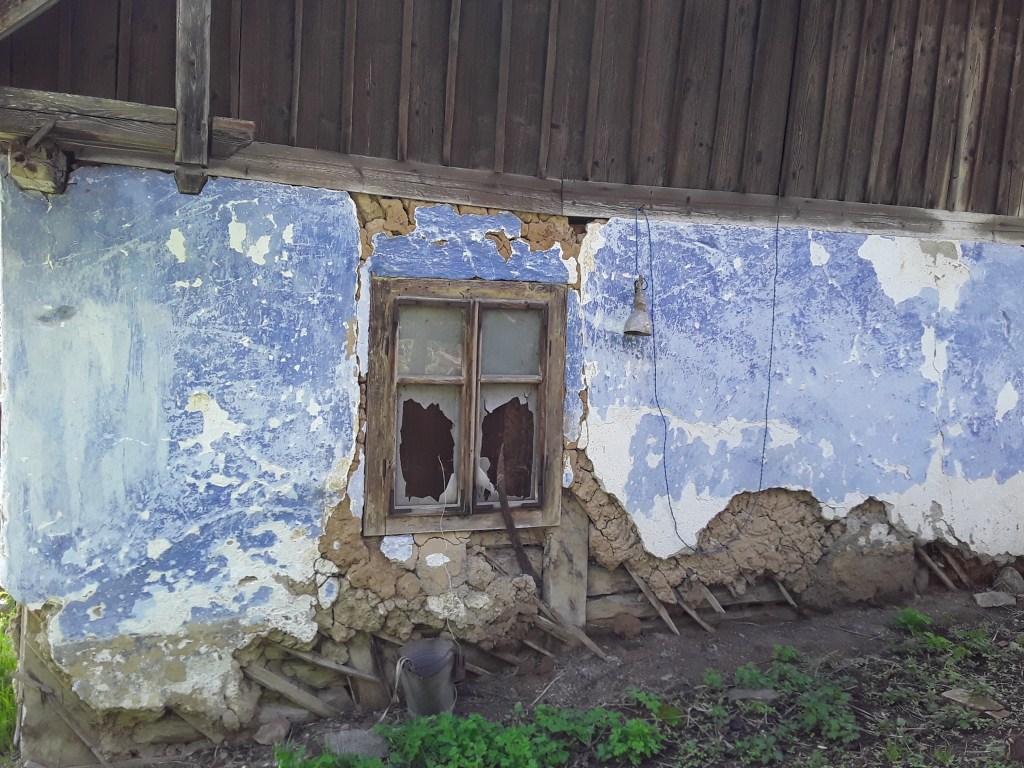 Casa a fost preluată de asociație în 2022 și era într-o stare puternică de degradare
