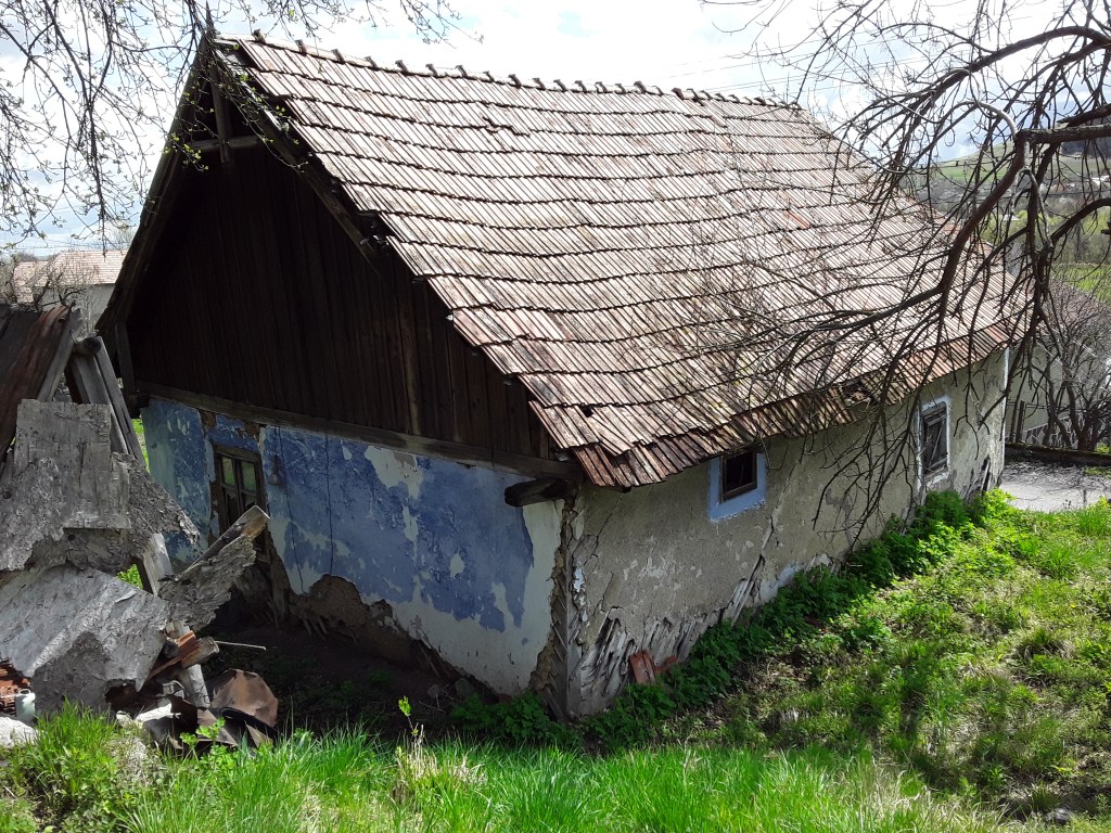Casa a fost preluată de asociație în 2022 și era într-o stare puternică de degradare