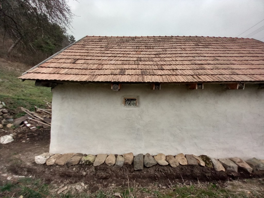Casa a fost restaurată cu ajutorul femeilor și copiilor din sat