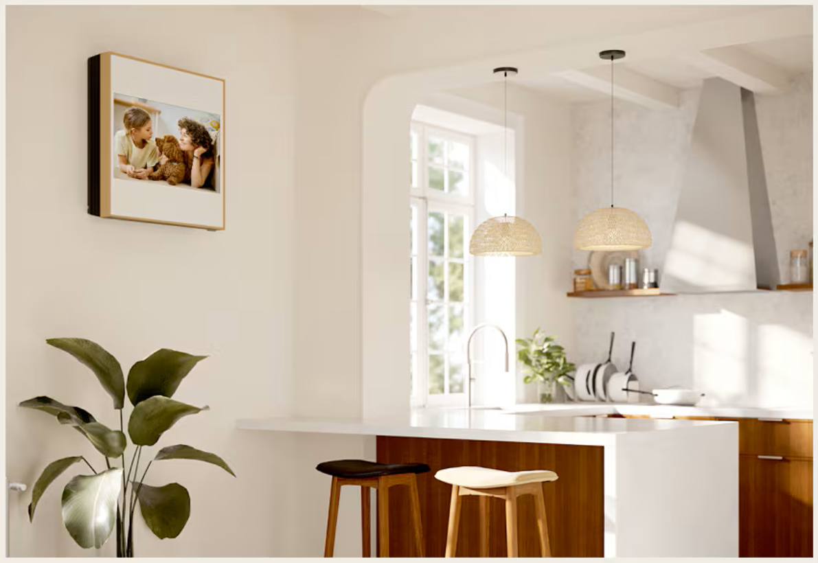 amenajare minimalista cu aer conditionat lg artcool gallery pe perete