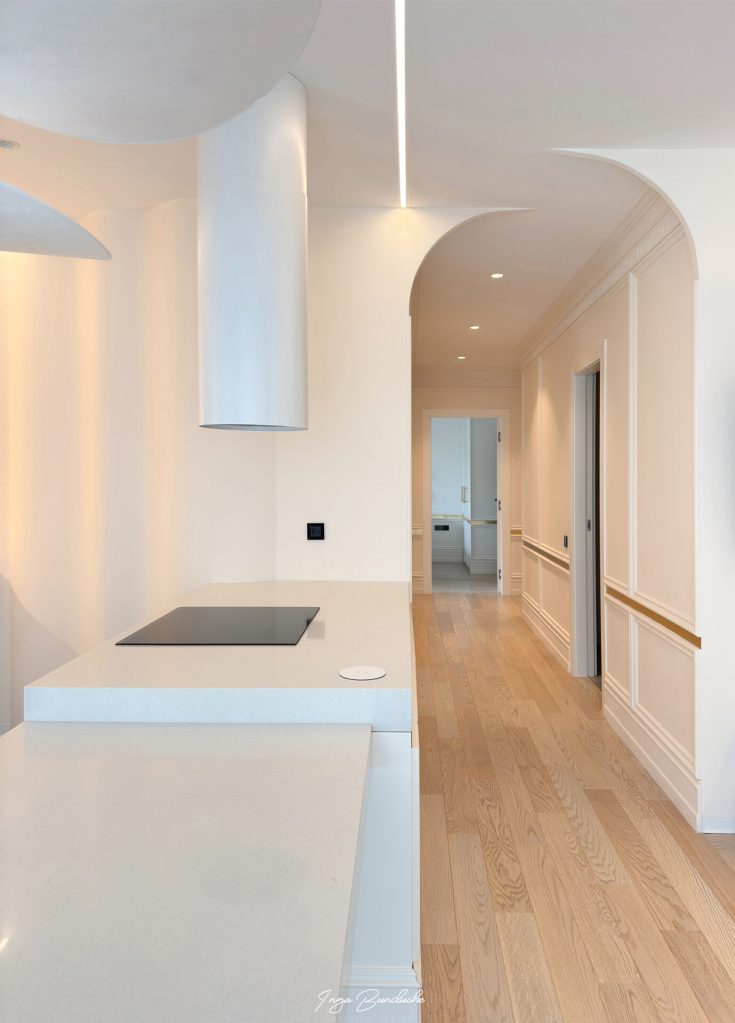 hol apartament cu influențe pariziene 