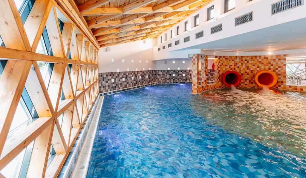 piscina interioara hotel crystal