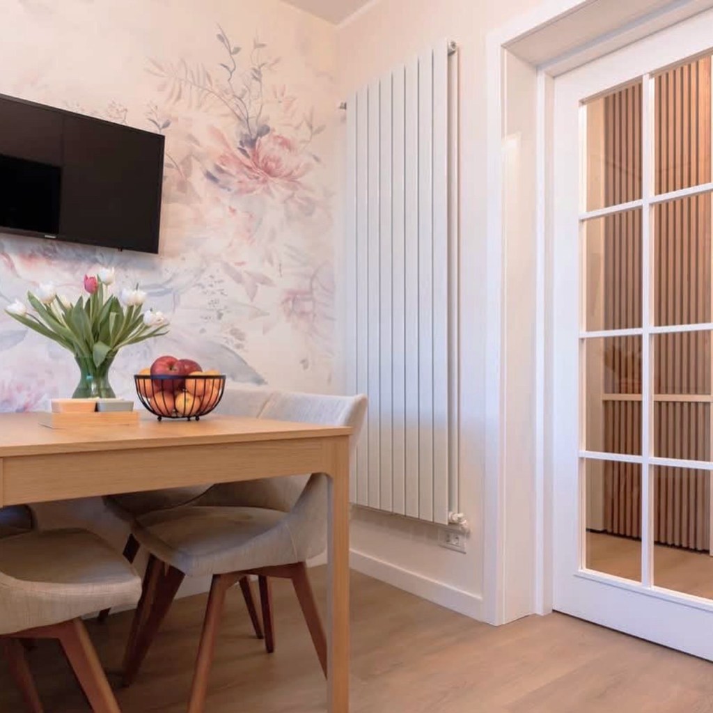 Au transformat un apartament de trei camere într-un spațiu colorat și optimist - FOTO: Costinela Buga