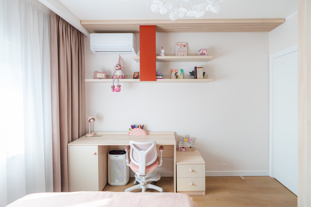 Au transformat un apartament de trei camere într-un spațiu colorat și optimist - FOTO: Costinela Buga