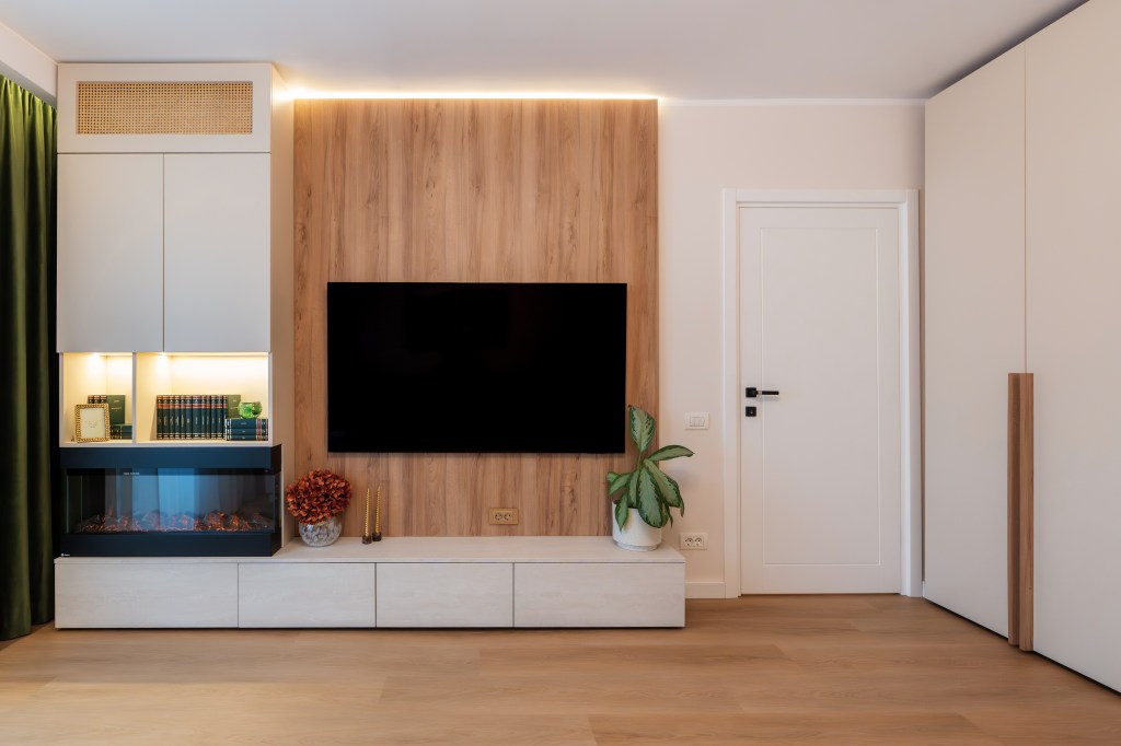 Au transformat un apartament de trei camere într-un spațiu colorat și optimist (living-ul) - FOTO: Costinela Buga