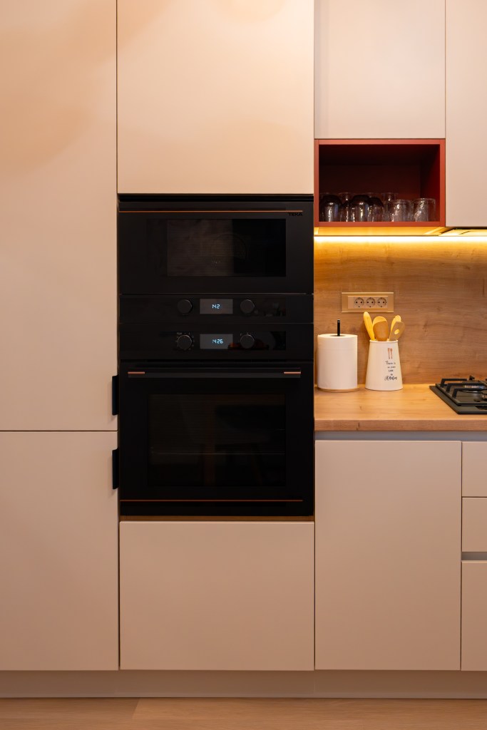Au transformat un apartament de trei camere într-un spațiu colorat și optimist - FOTO: Costinela Buga