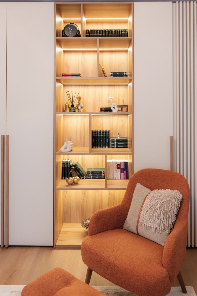 Au transformat un apartament de trei camere într-un spațiu colorat și optimist (living-ul) - FOTO: Costinela Buga