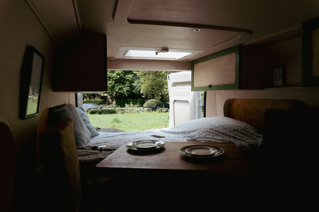 Amenajarea interioară a fost inspirată de pasiunea lui pentru spațiile mici și cozy 