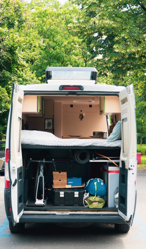 Camperul a fost gândit pentru locuit full-time, nu doar pentru vacanțe 