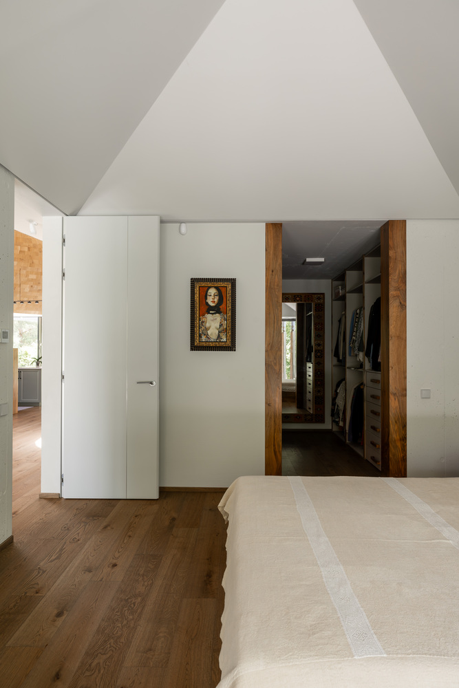 Arhitectura casei este bazată pe conceptul lui Mircea Eliade de Axis Mundi, adică centrul universului - FOTO: Mihaela Bîtlan