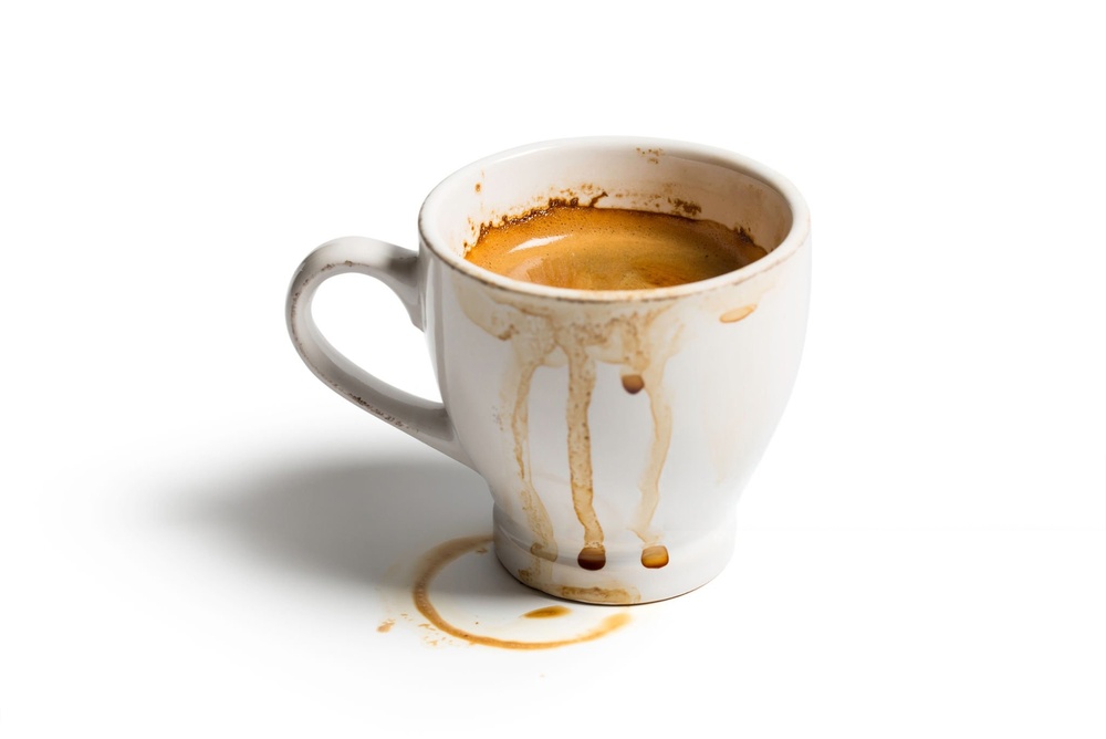 ceașcă alba cafea pete soluții curățare
