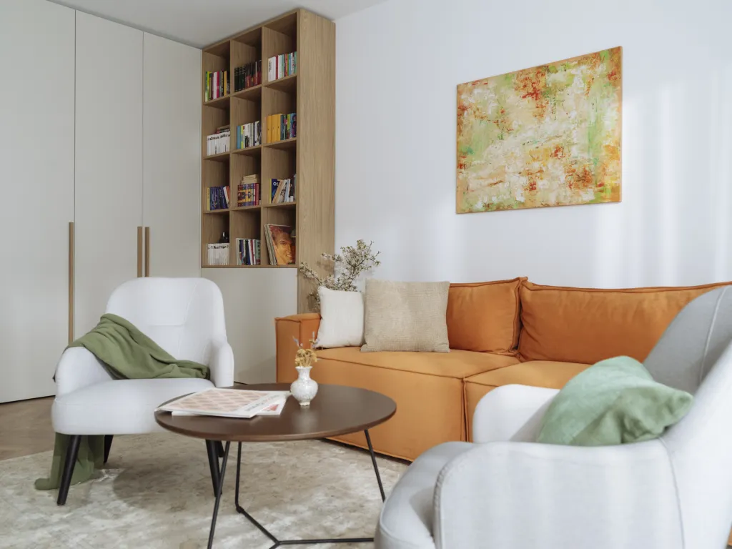culoarea portocaliu cu ce se asorteaza in living cu accente vernil si multe nuante neutre