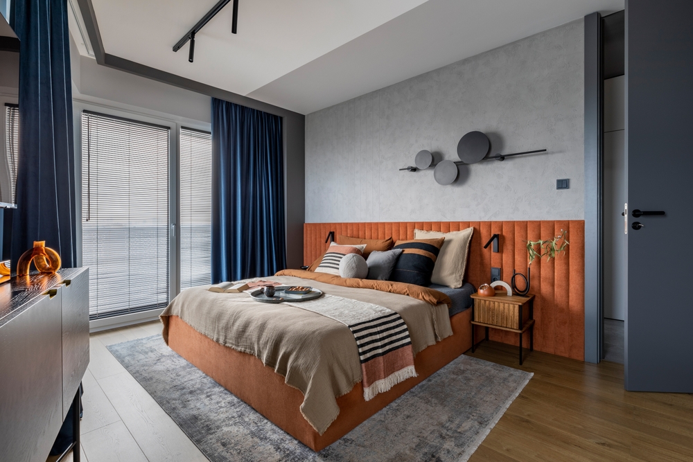 dormitor modern cu covor dimensiune ideală