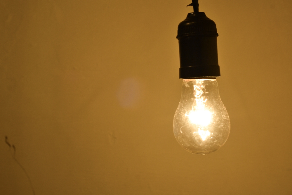 bec incandescent aproape ars