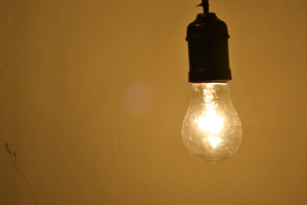 bec incandescent aproape ars